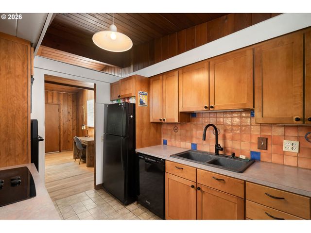 13900 SUNDELEAF Dr, Lake Oswego, OR 97034