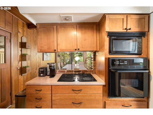 13900 SUNDELEAF Dr, Lake Oswego, OR 97034