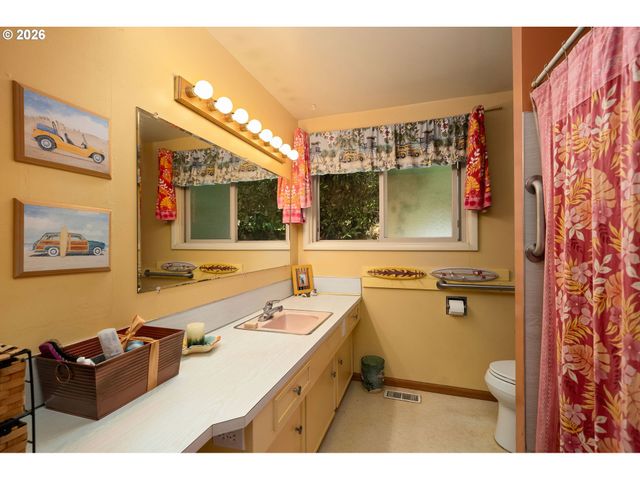 13900 SUNDELEAF Dr, Lake Oswego, OR 97034