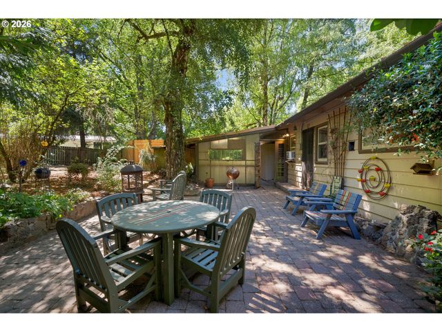 13900 SUNDELEAF Dr, Lake Oswego, OR 97034