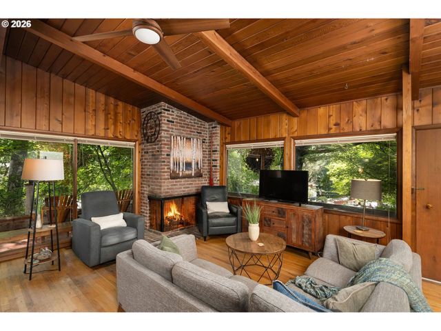 13900 SUNDELEAF Dr, Lake Oswego, OR 97034