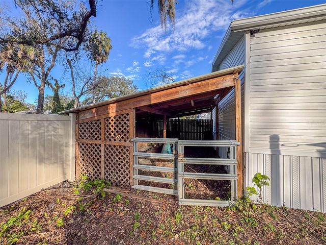 5028 CLEWIS AVENUE, Tampa, FL 33610