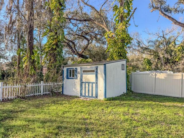 5028 CLEWIS AVENUE, Tampa, FL 33610