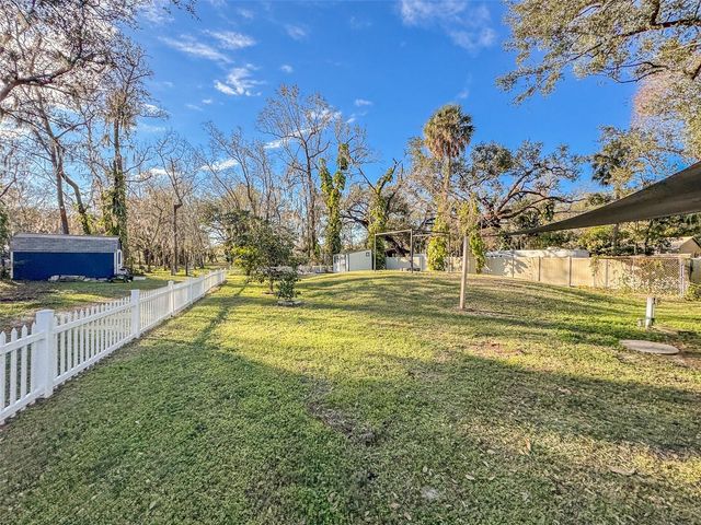 5028 CLEWIS AVENUE, Tampa, FL 33610