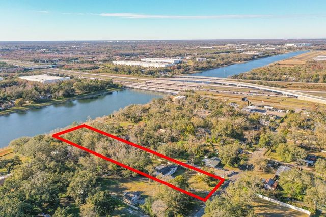 5028 CLEWIS AVENUE, Tampa, FL 33610