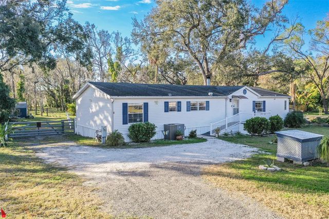 5028 CLEWIS AVENUE, Tampa, FL 33610