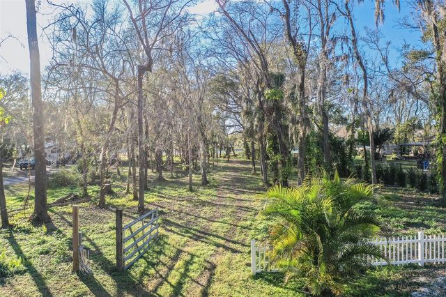 5028 CLEWIS AVENUE, Tampa, FL 33610