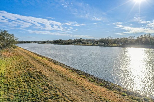 5028 CLEWIS AVENUE, Tampa, FL 33610