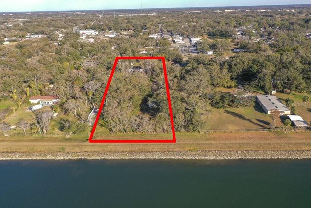 5028 CLEWIS AVENUE, Tampa, FL 33610