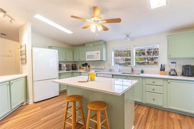 5028 CLEWIS AVENUE, Tampa, FL 33610