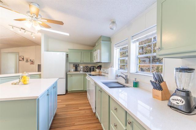 5028 CLEWIS AVENUE, Tampa, FL 33610