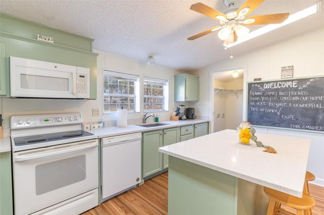 5028 CLEWIS AVENUE, Tampa, FL 33610