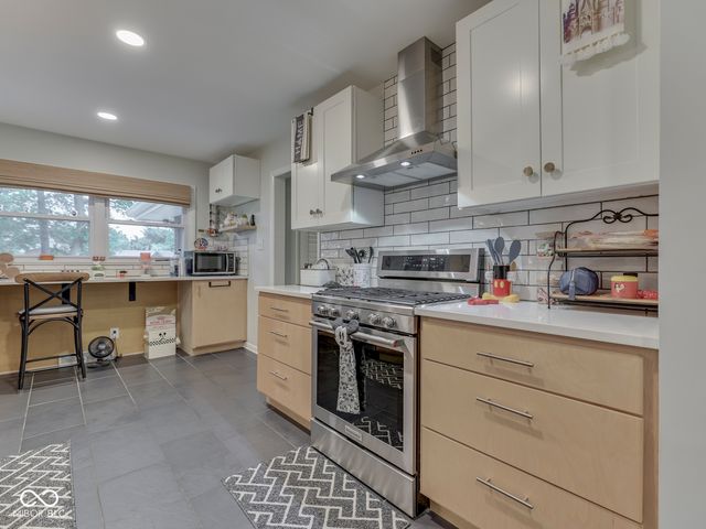 1504 McClure Road, Columbus, IN 47201