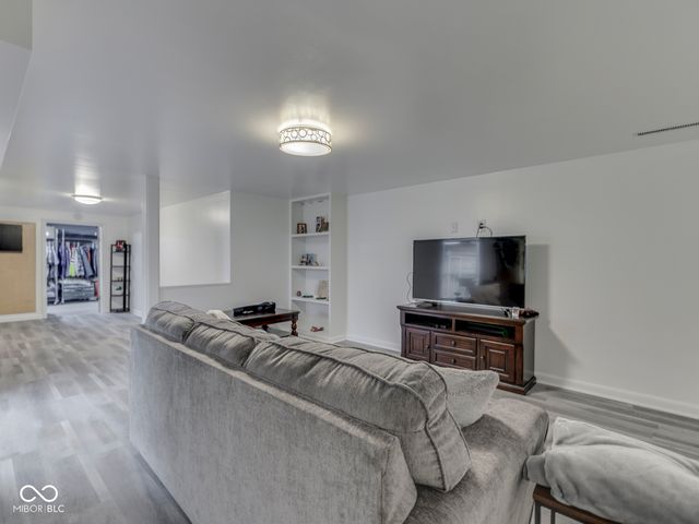 1504 McClure Road, Columbus, IN 47201