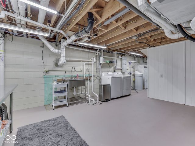 1504 McClure Road, Columbus, IN 47201