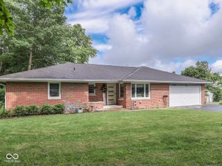 1504 McClure Road, Columbus, IN 47201