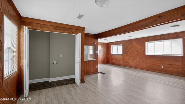 1664 Kentwood Drive, Jackson, MS 39212