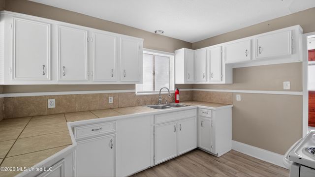 1664 Kentwood Drive, Jackson, MS 39212