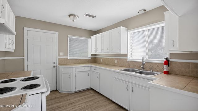 1664 Kentwood Drive, Jackson, MS 39212