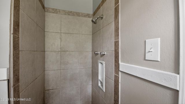 1664 Kentwood Drive, Jackson, MS 39212