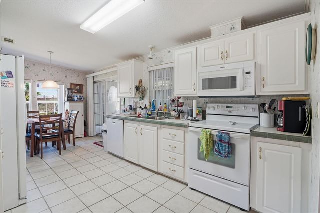 37613 NEUKOM AVENUE, Zephyrhills, FL 33541