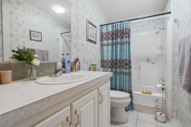 37613 NEUKOM AVENUE, Zephyrhills, FL 33541