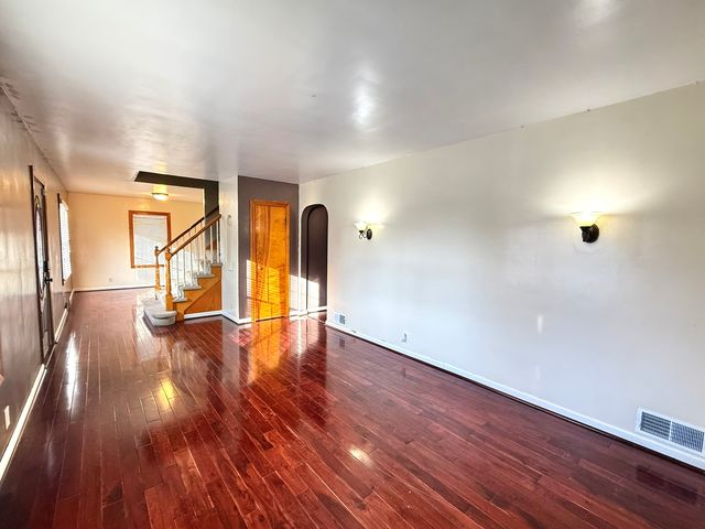 18005 Arcadia Avenue, Lansing, IL 60438