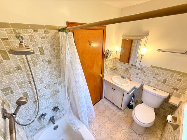 18005 Arcadia Avenue, Lansing, IL 60438