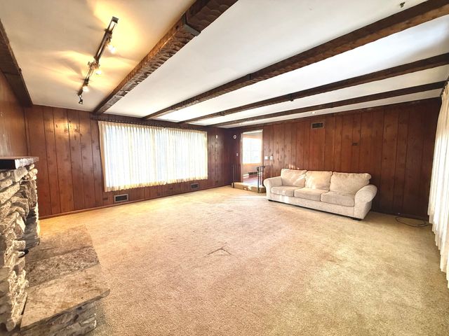 18005 Arcadia Avenue, Lansing, IL 60438