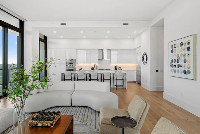 2425 Peachtree Road NE 1705, Atlanta, GA 30305