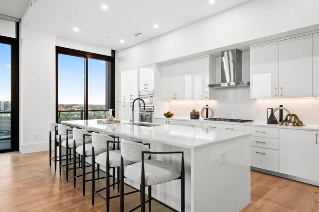 2425 Peachtree Road NE 1705, Atlanta, GA 30305