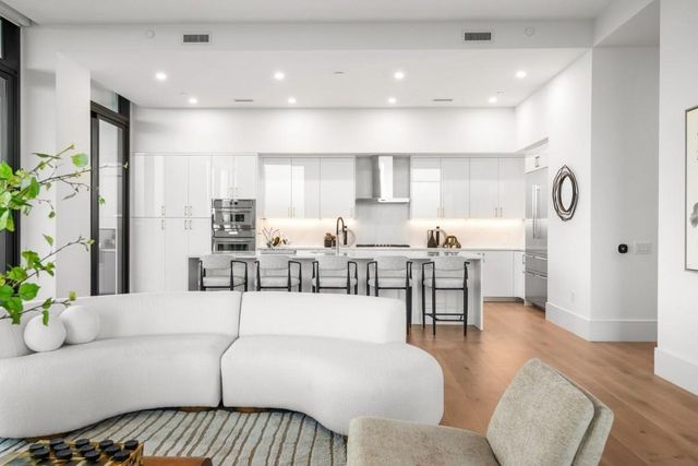 2425 Peachtree Road NE 1705, Atlanta, GA 30305