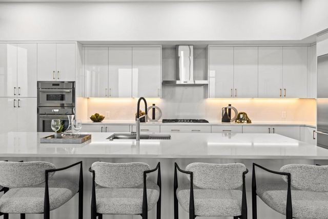 2425 Peachtree Road NE 1705, Atlanta, GA 30305