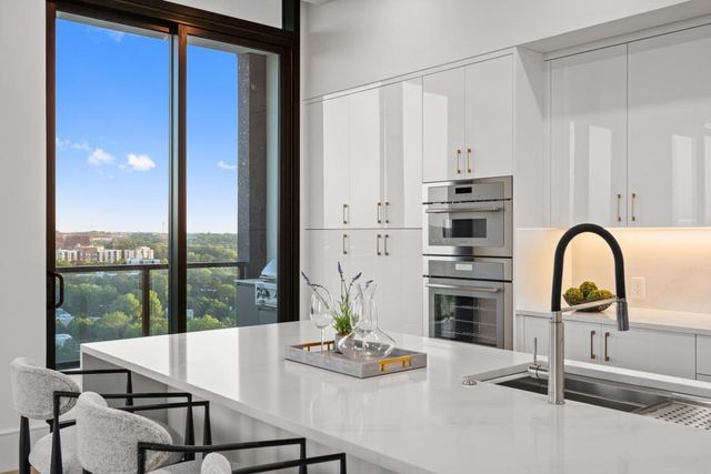 2425 Peachtree Road NE 1705, Atlanta, GA 30305