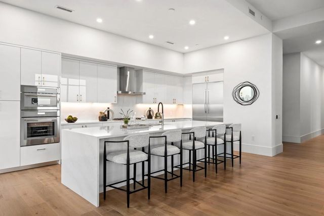 2425 Peachtree Road NE 1705, Atlanta, GA 30305