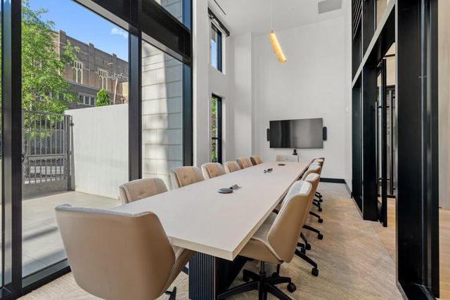 2425 Peachtree Road NE 1705, Atlanta, GA 30305
