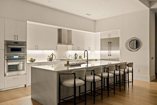 2425 Peachtree Road NE 1705, Atlanta, GA 30305