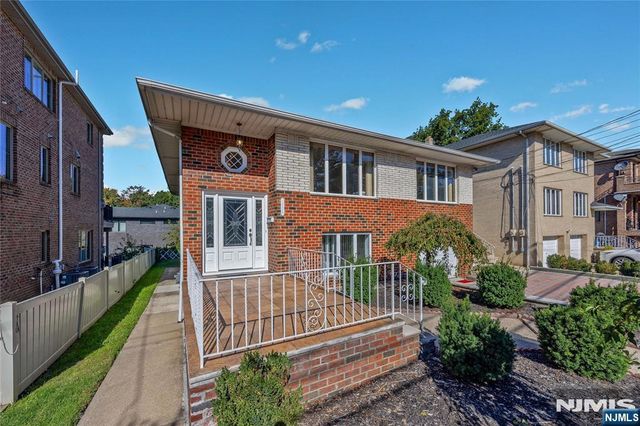 1225 16th Street, Fort Lee, NJ 07024