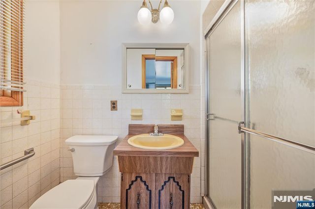 1225 16th Street, Fort Lee, NJ 07024