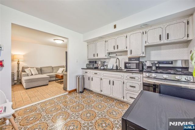 1225 16th Street, Fort Lee, NJ 07024