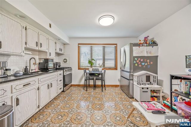 1225 16th Street, Fort Lee, NJ 07024