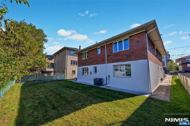 1225 16th Street, Fort Lee, NJ 07024