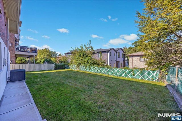 1225 16th Street, Fort Lee, NJ 07024