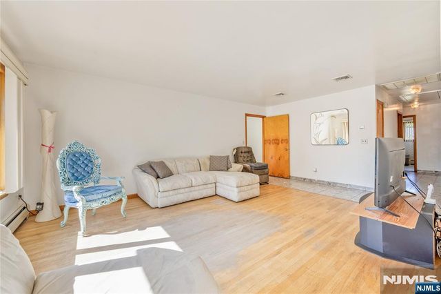 1225 16th Street, Fort Lee, NJ 07024