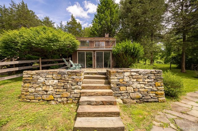 15 Horseshoe Lane, Millerton, NY 12546