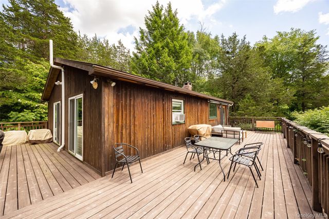 15 Horseshoe Lane, Millerton, NY 12546