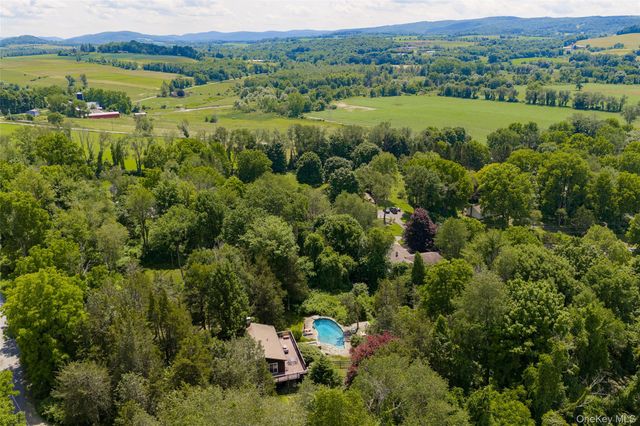 15 Horseshoe Lane, Millerton, NY 12546