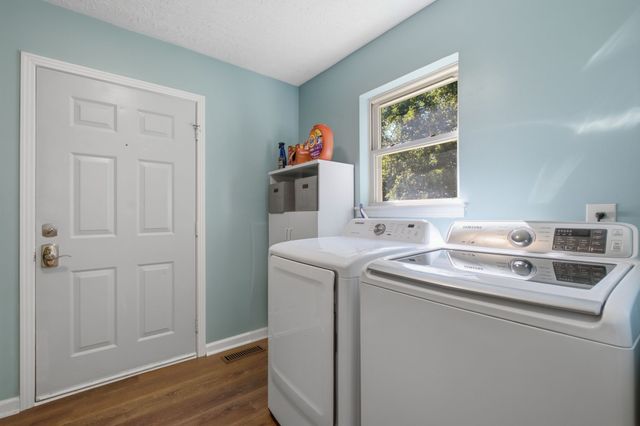 700 Wallace Rd, Gallatin, TN 37066