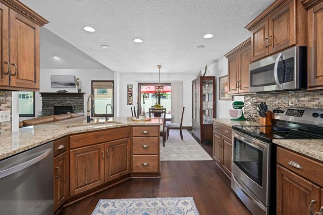 1544 VINTNERS Way, Fort Wayne, IN 46845
