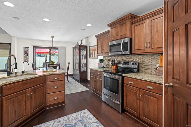 1544 VINTNERS Way, Fort Wayne, IN 46845